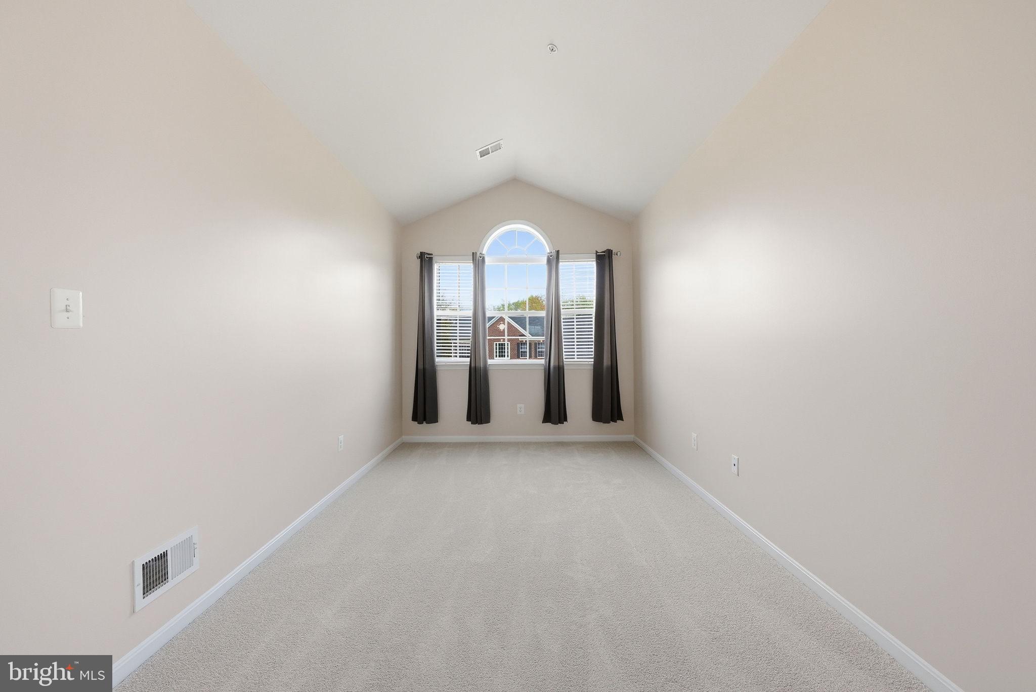 11538 Neon Road Fort Washington, MD 20744 - Photo 61 of 105 Primary BR _ sitting area