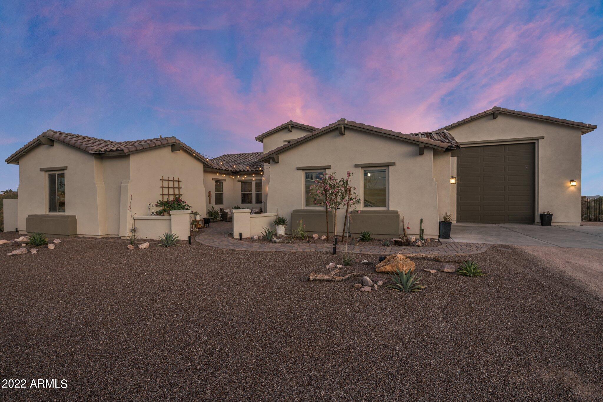 535 North Moon Road Apache Junction, AZ 85119 - Photo 1 of 32 Welcome Home!