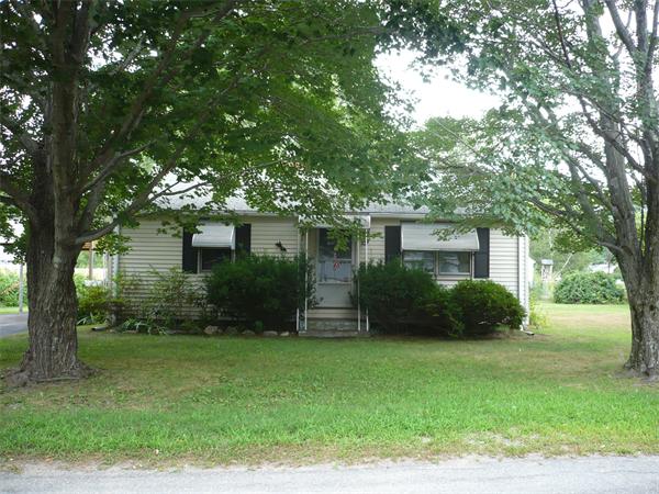 9 Holbrook Road Oxford, MA 01540 - Photo 3 of 5 Gallery Image 3