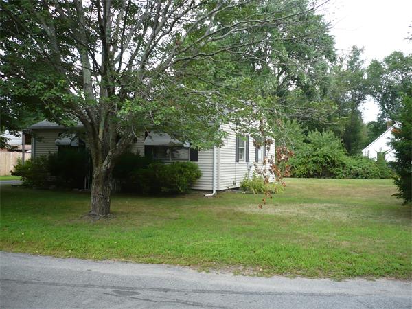 9 Holbrook Road Oxford, MA 01540 - Photo 4 of 5 Gallery Image 4