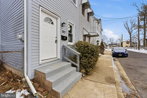 $2,000 | 923 Ridgeway Street, Gloucester City, NJ 08030