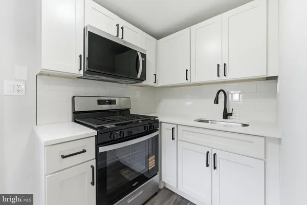 $2,000 | 923 Ridgeway Street, Gloucester City, NJ 08030