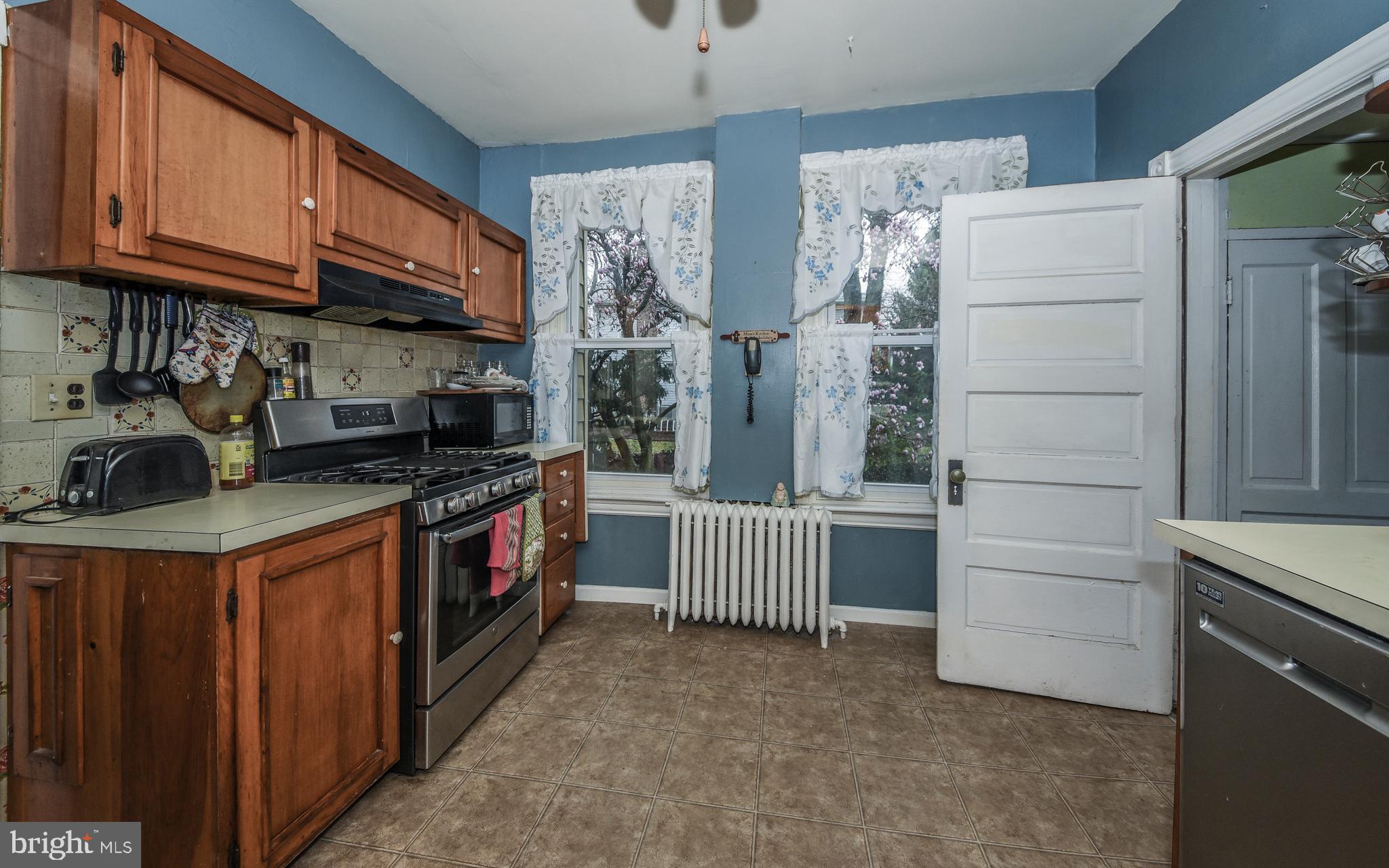 1029 Arbuta Road Abington, PA 19001 - Photo 14 of 31 Kitchen