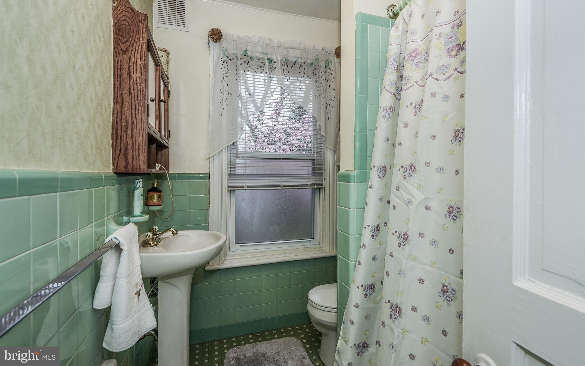 1029 Arbuta Road Abington, PA 19001 - Photo 22 of 31 Bath 1