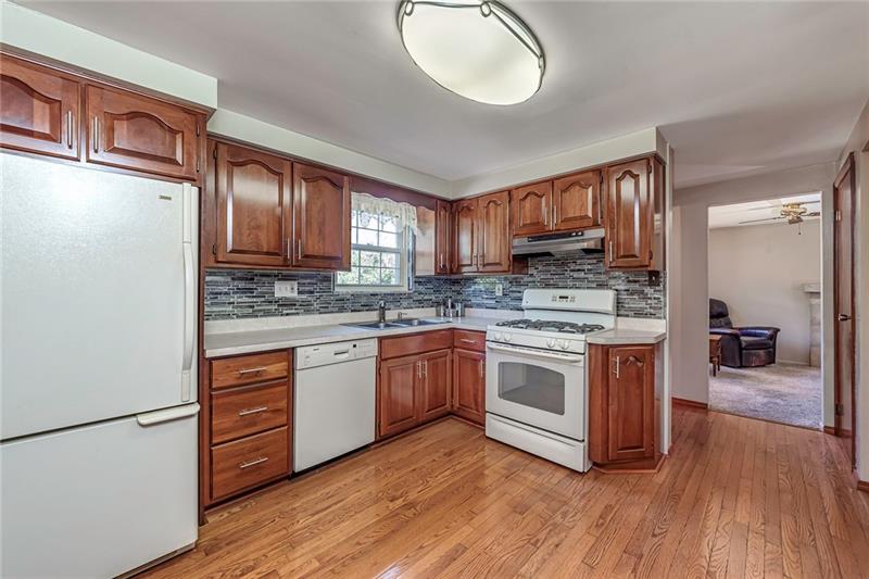 203 Lytton Road Coraopolis, PA 15108 - Photo 11 of 25 Gallery Image 11