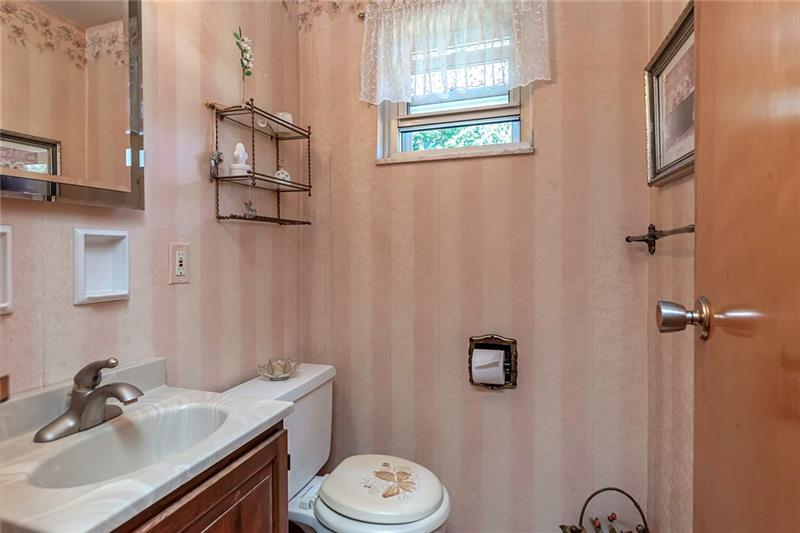 203 Lytton Road Coraopolis, PA 15108 - Photo 15 of 25 Gallery Image 15