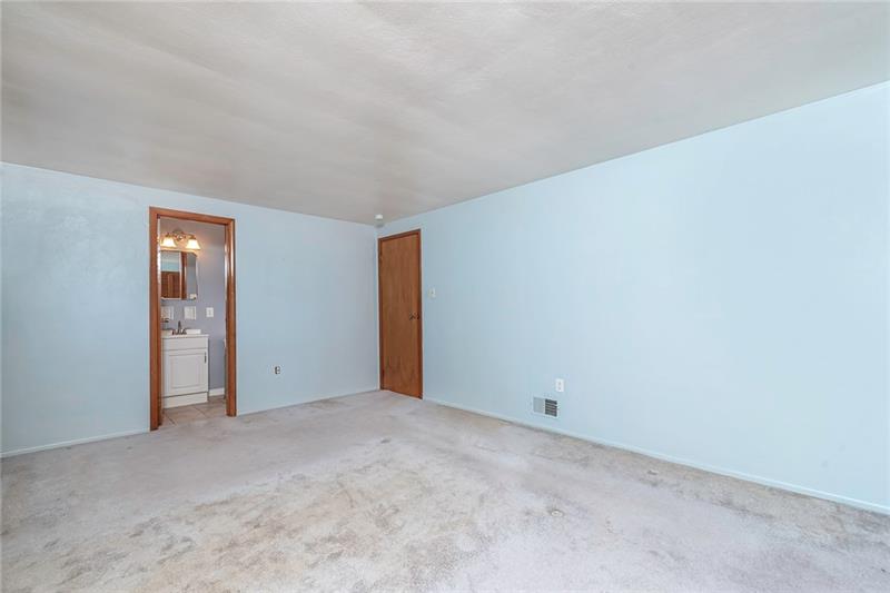 203 Lytton Road Coraopolis, PA 15108 - Photo 17 of 25 Gallery Image 17