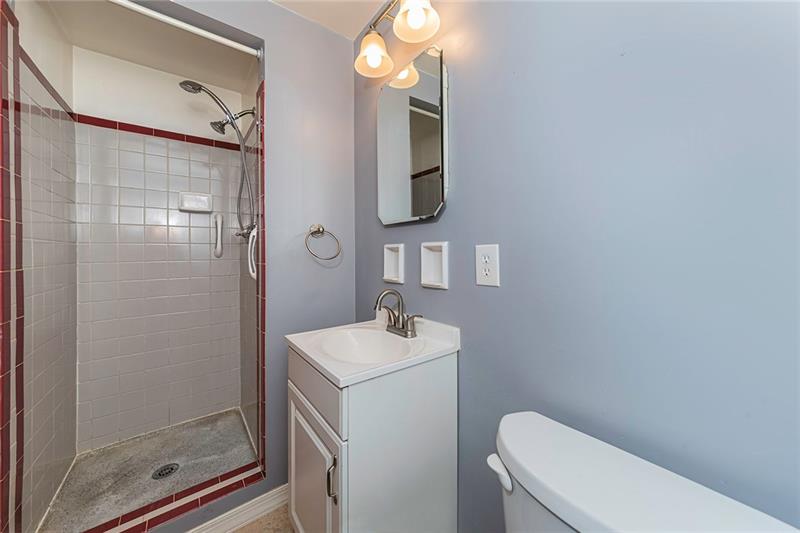 203 Lytton Road Coraopolis, PA 15108 - Photo 18 of 25 Gallery Image 18