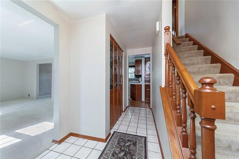 203 Lytton Road Coraopolis, PA 15108 - Photo 3 of 25 Gallery Image 3