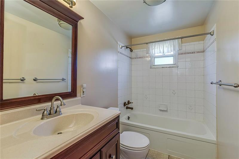 203 Lytton Road Coraopolis, PA 15108 - Photo 22 of 25 Gallery Image 22