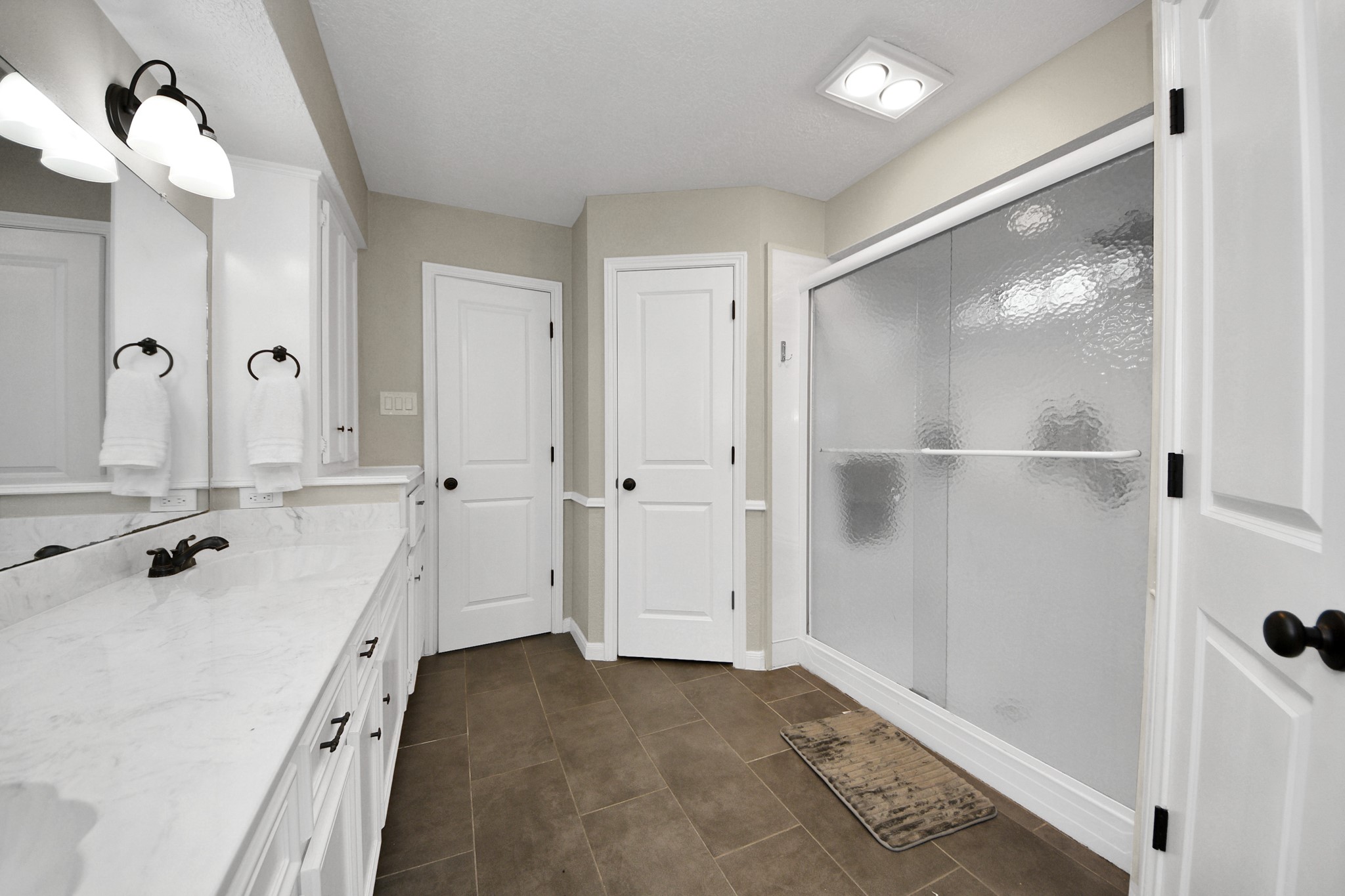 5511 Lacreek Lane Spring, TX 77379 - Photo 34 of 39 a bathroom with a tub sink and mirror