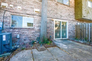 10492 Hammerly Boulevard, Unit 83 Houston, TX 77043 - Photo 29 of 30 a front view of a house with garden