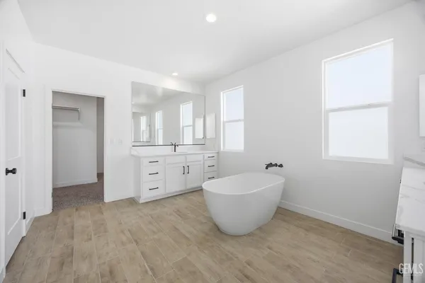 $669,900 | Undisclosed Address, Bakersfield, CA 93314