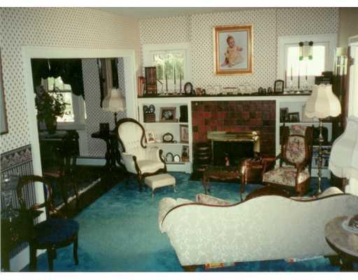 377 Connecticut Avenue Rochester, PA 15074 - Photo 2 of 5 Living Room.