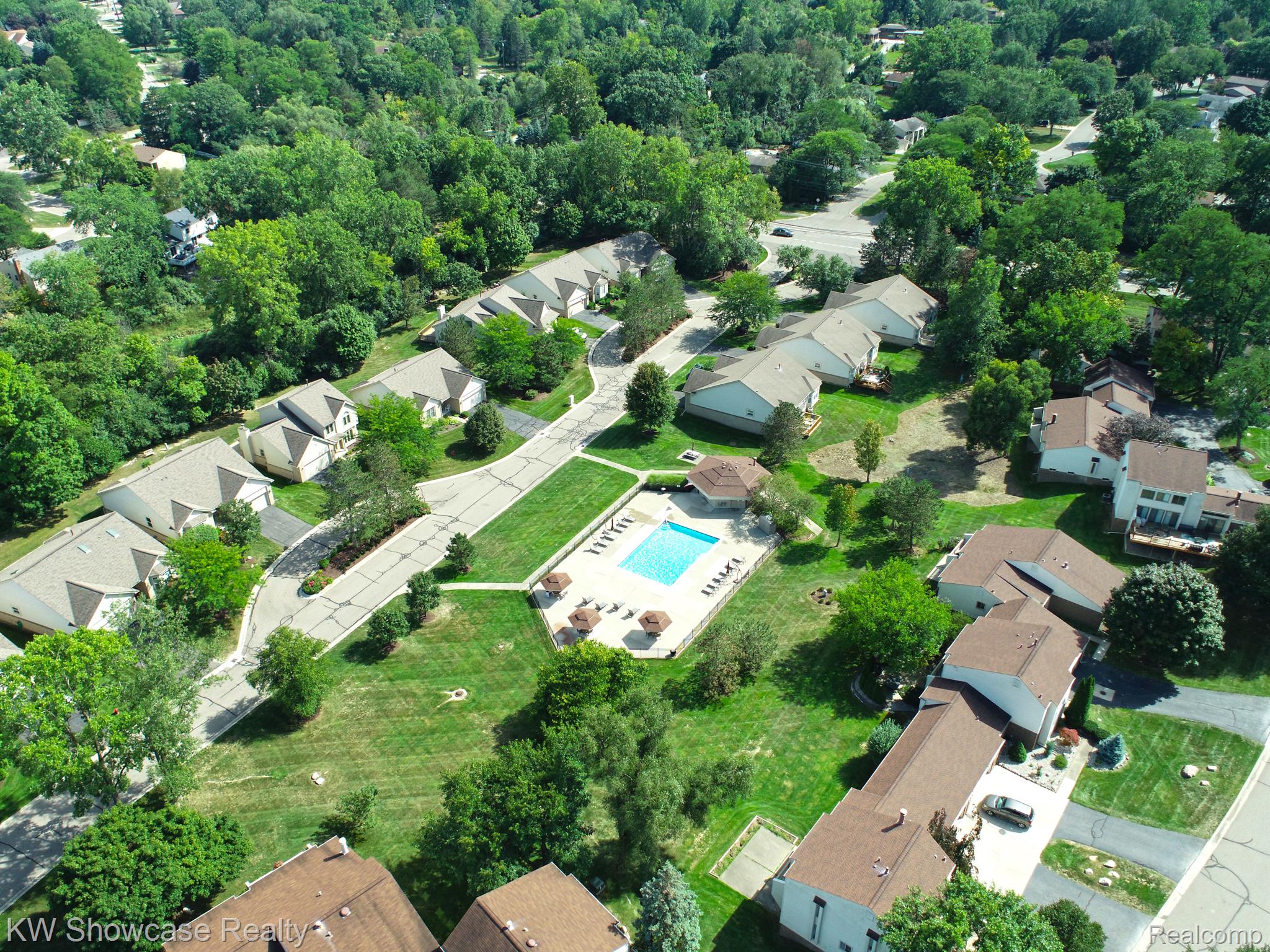 5252 Simpson Lake Road West Bloomfield, MI 48323 - Photo 24 of 55 AREAL
