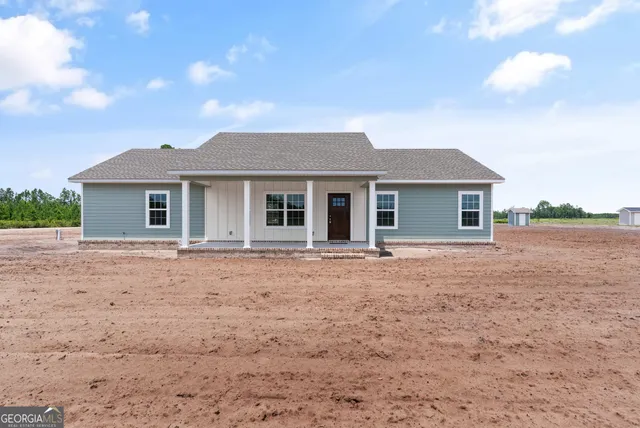 a view of a house with a backyard
