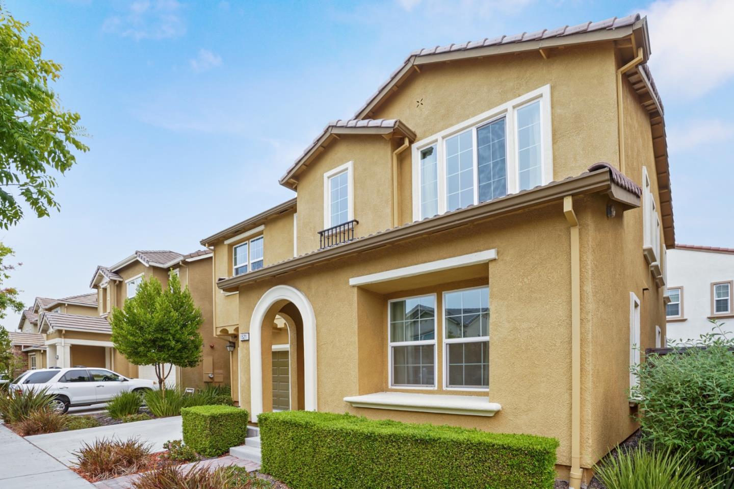 1521 Middle Lane Hayward, CA 94545 - Photo 3 of 34 a front view of a house with garden