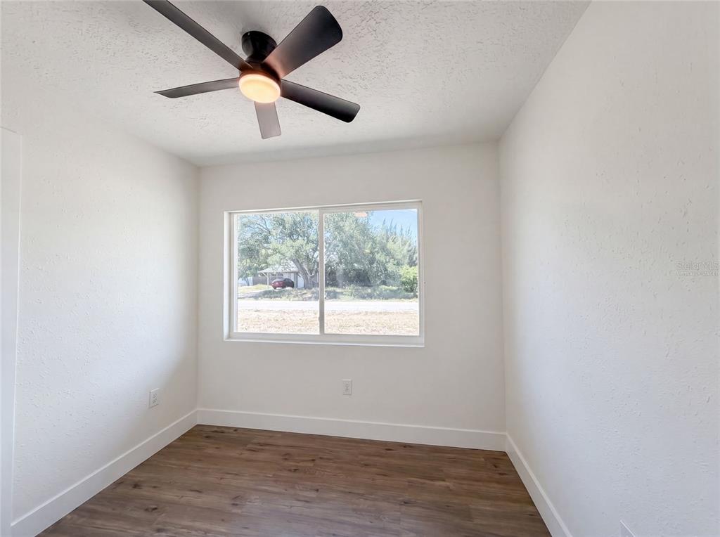 561 Yale Road Venice, FL 34293 - Photo 4 of 22