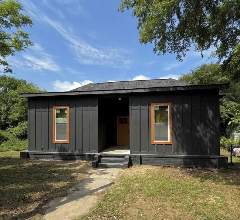 808 Center Street Macon, GA 31217 - Photo 3 of 30 a view of a house with a yard
