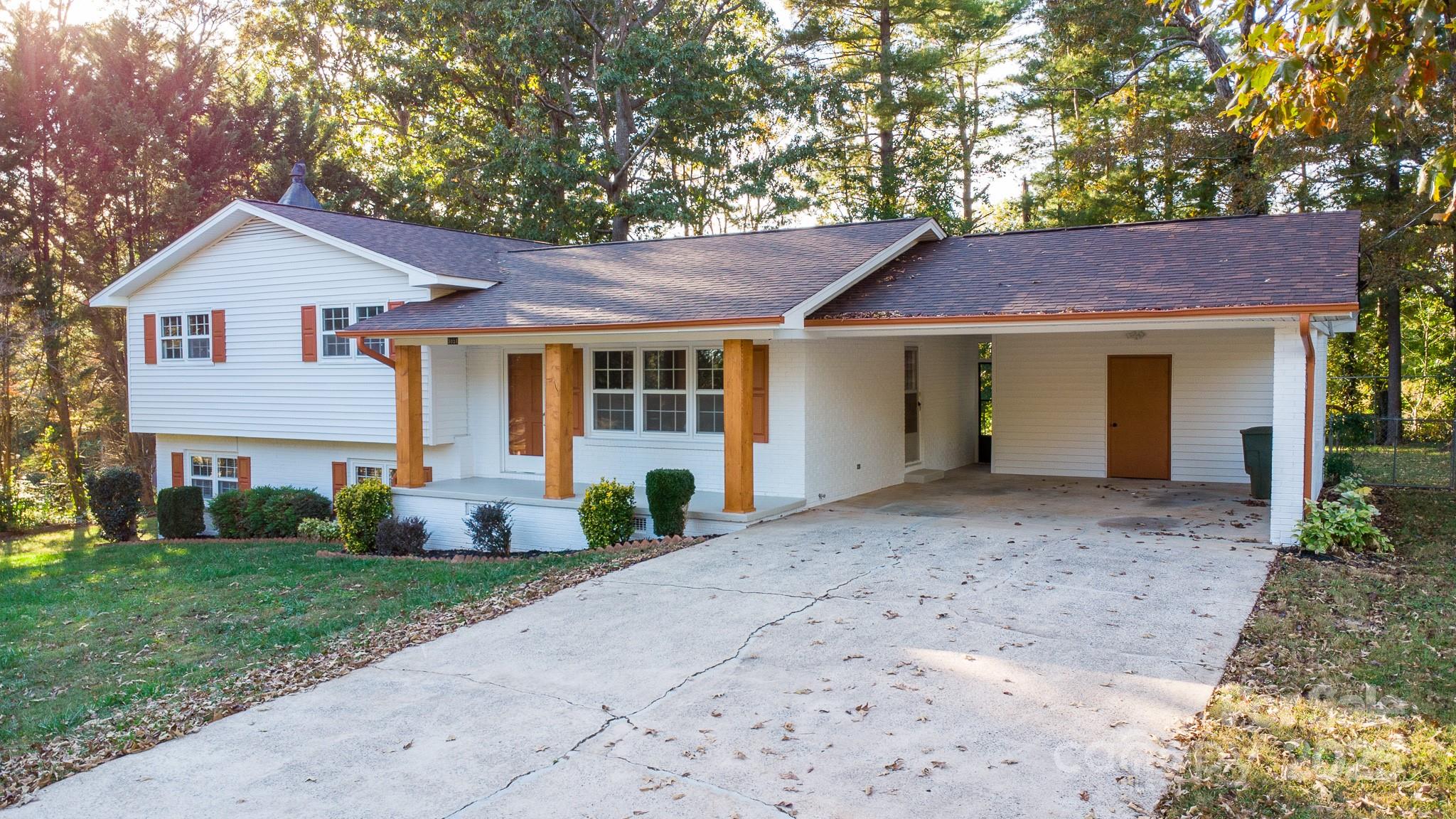 a view of a house with a yard and plants