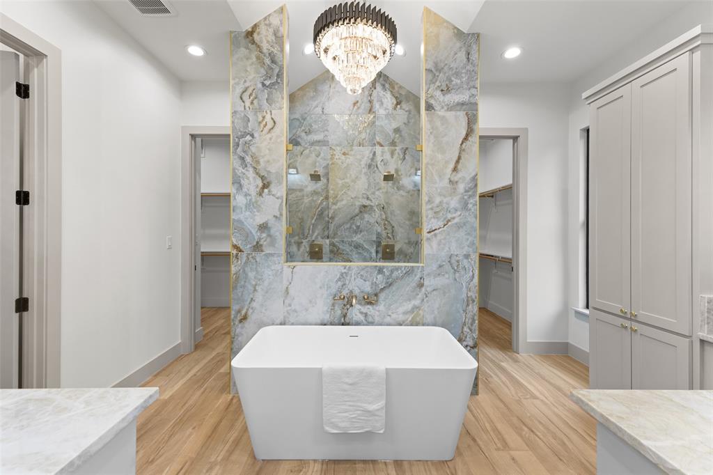 14120 Park Way Log Cabin, TX 75148 - Photo 14 of 40 a spacious bathroom with a bathtub and a chandelier
