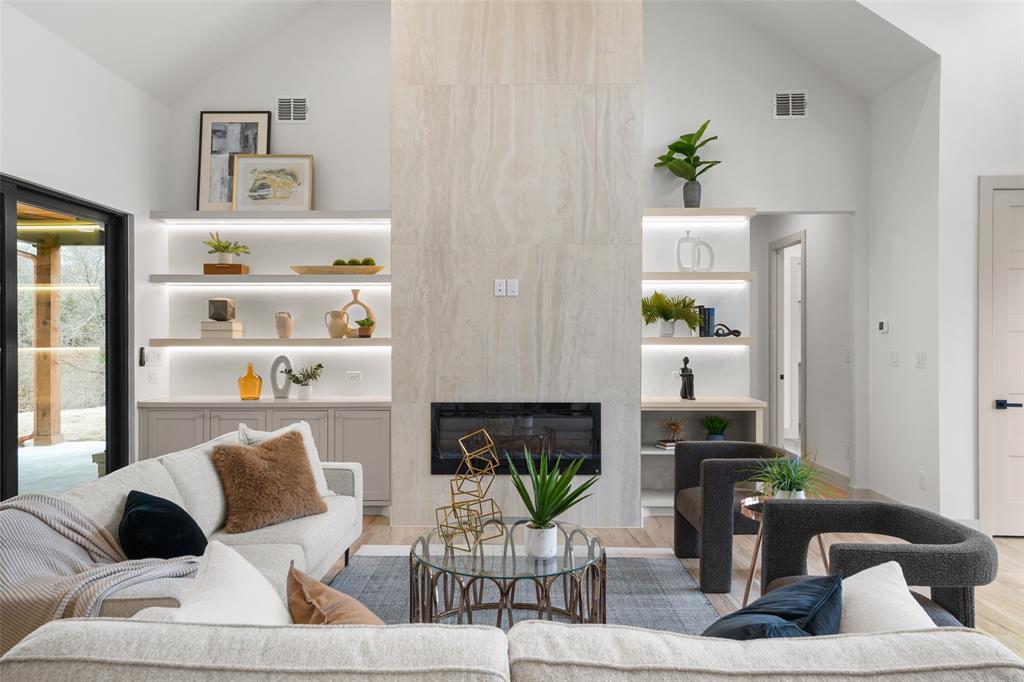14120 Park Way Log Cabin, TX 75148 - Photo 4 of 40 a living room with furniture lamp and rug