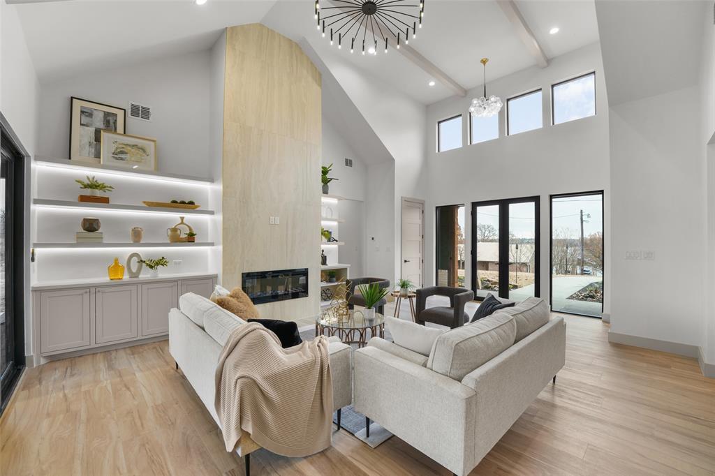 14120 Park Way Log Cabin, TX 75148 - Photo 5 of 40 a living room with furniture and a large window