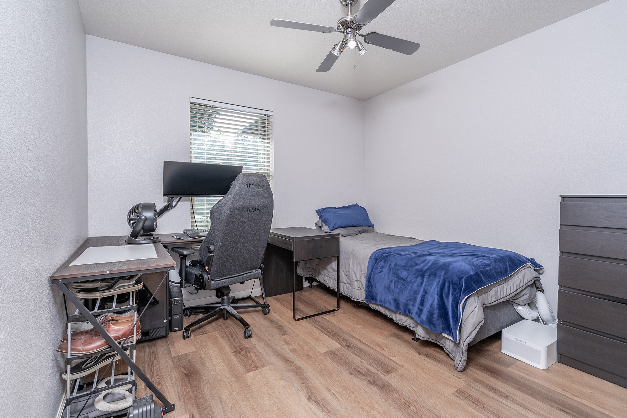 328 Cedar Lake Boulevard Georgetown, TX 78633 - Photo 22 of 34 a living room with furniture and a window