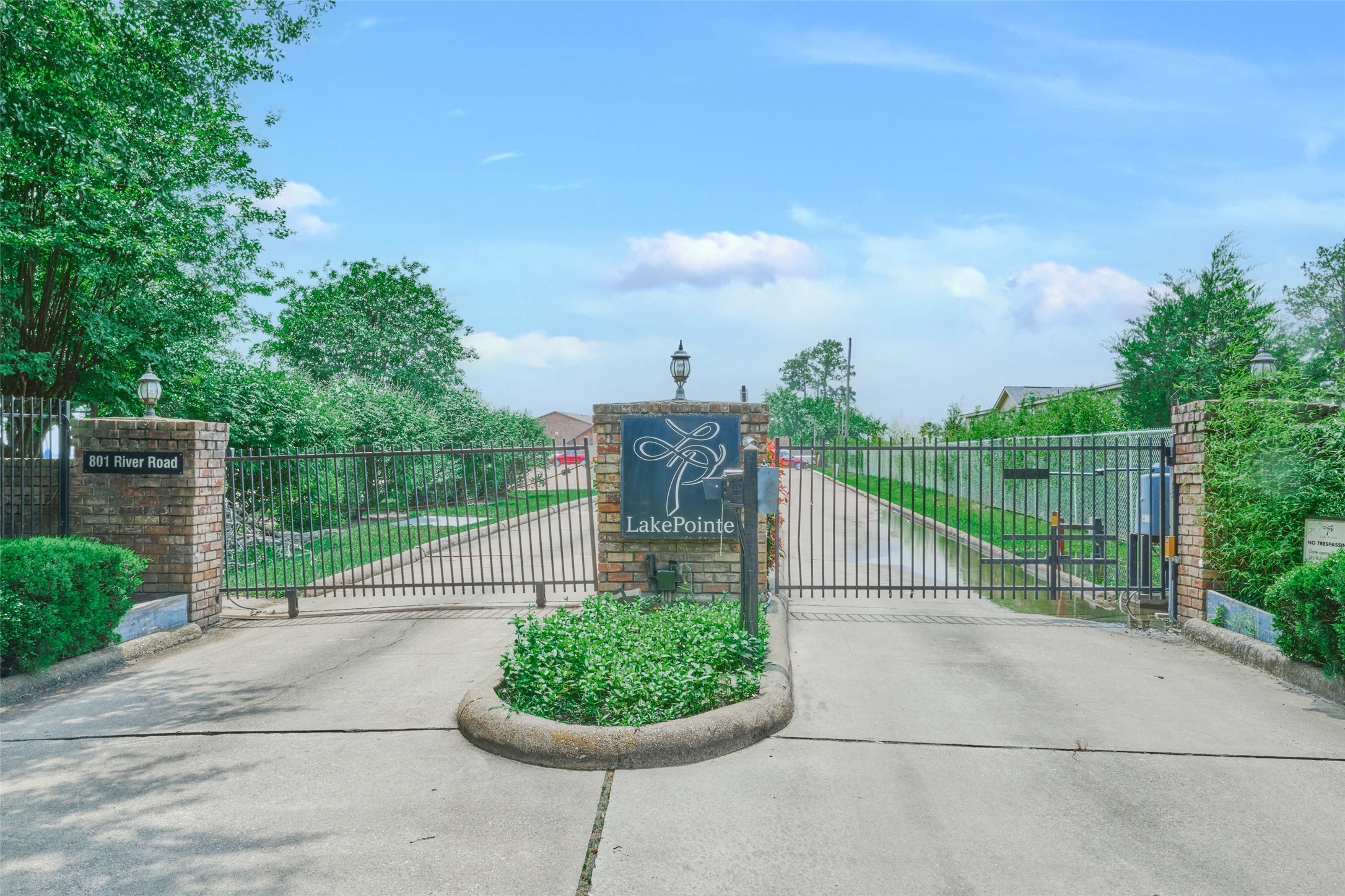 801 River Road, Unit E111 Montgomery, TX 77356 - Photo 17 of 24 a view of a garden
