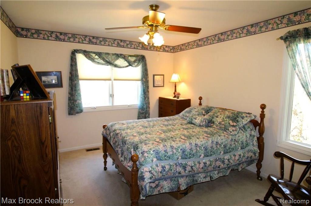 2554 Pine Ridge Road West Bloomfield, MI 48324 - Photo 24 of 38 Gallery Image 24