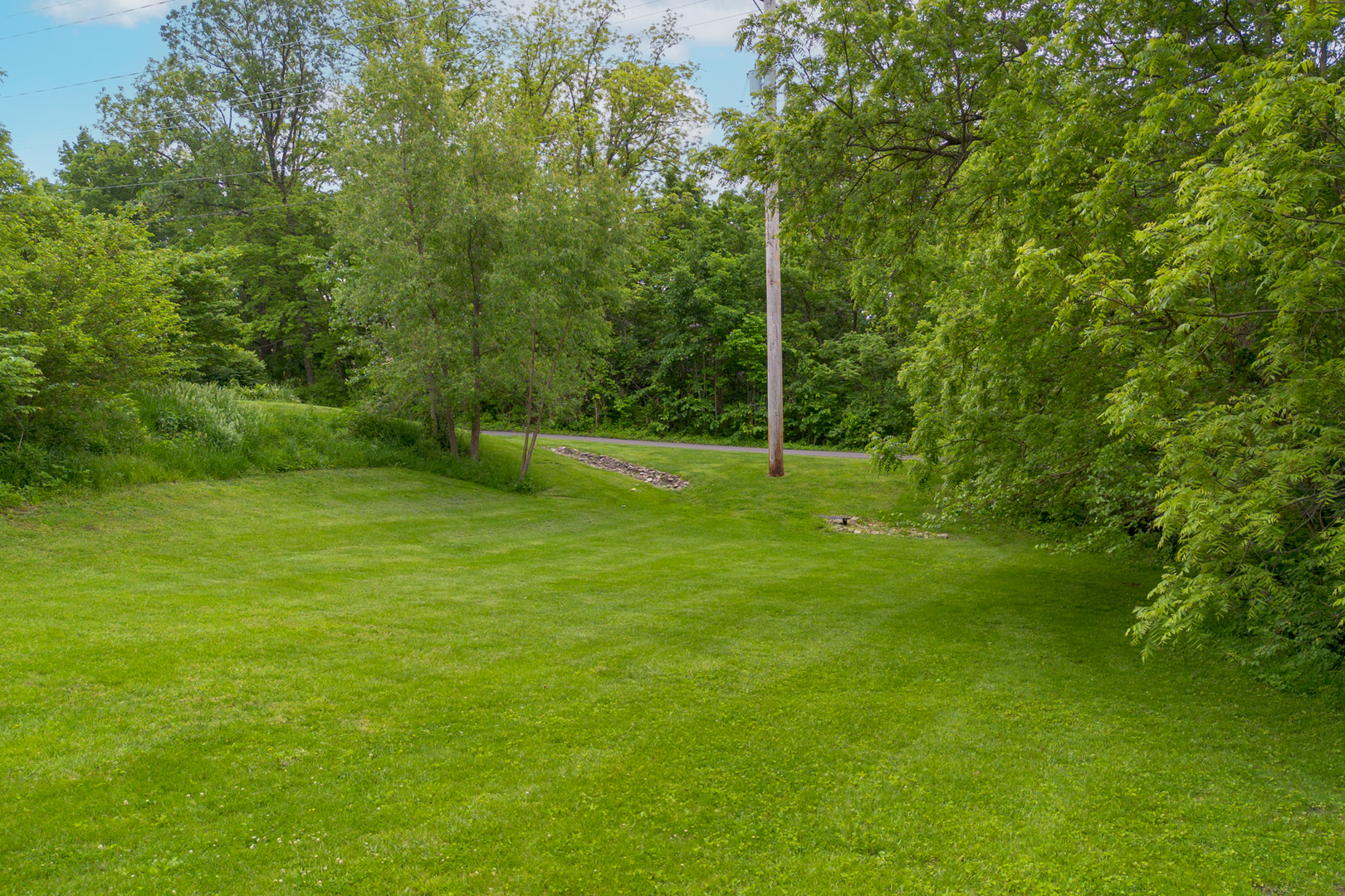 698 North 2853rd Road LaSalle, IL 61301 - Photo 27 of 39 a view of an outdoor space and deck