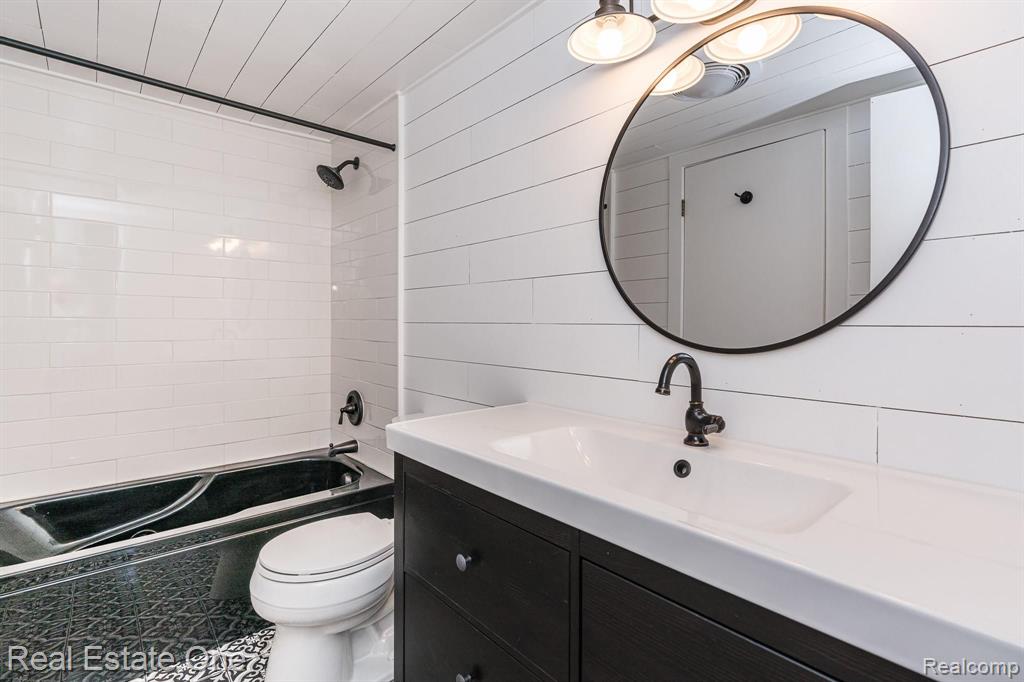 1677 Riverside Drive, Unit 16 Rochester Hills, MI 48309 - Photo 14 of 31