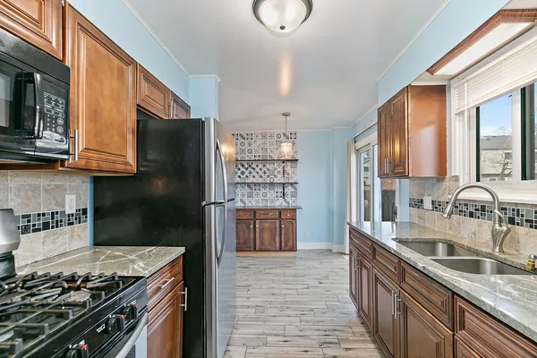 $224,000 | 426 Greentree Court, Bolingbrook, IL 60440