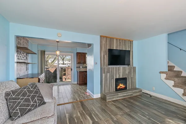 $224,000 | 426 Greentree Court, Bolingbrook, IL 60440