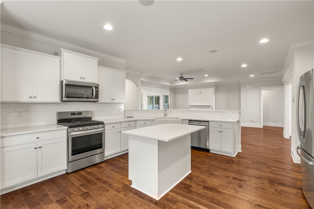 124 Spyglass Lane Pendleton, SC 29670 - Photo 15 of 43 Gas Range and Oven