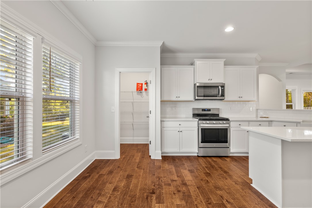 124 Spyglass Lane Pendleton, SC 29670 - Photo 18 of 43 Breakfast nook and walk-in Pantry
