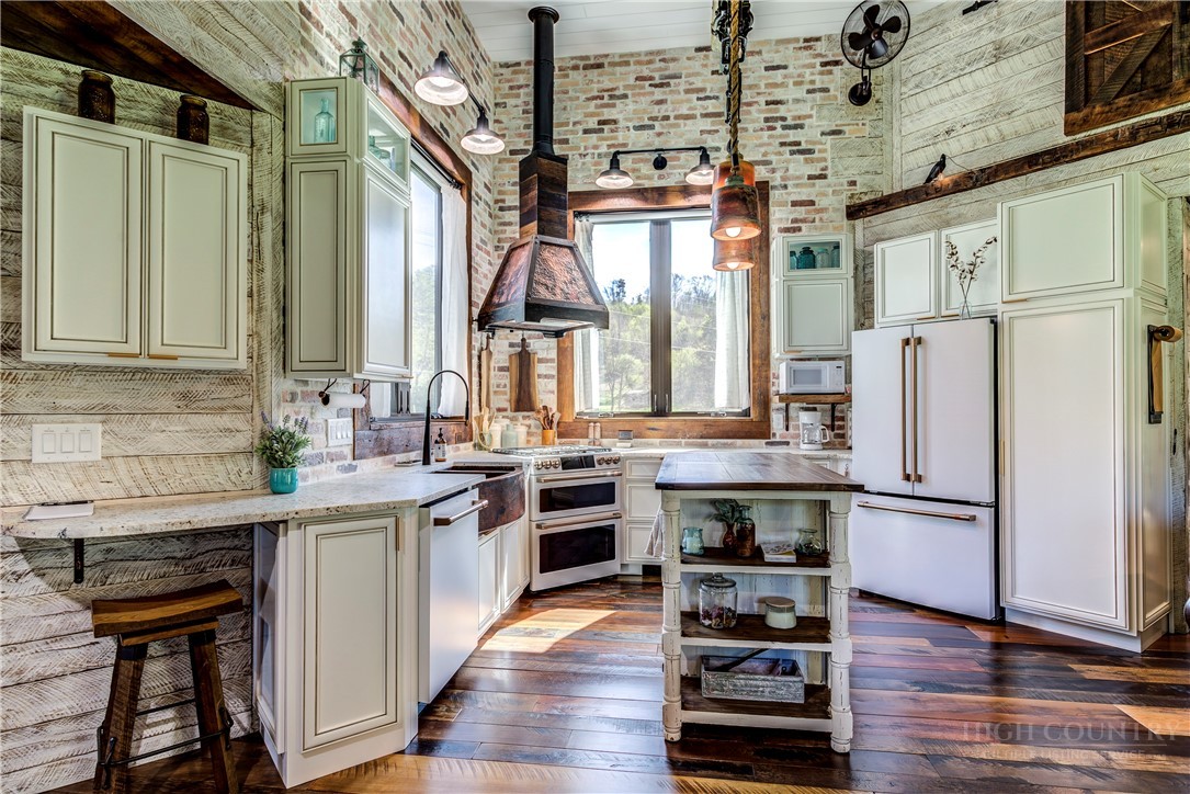 972 West Deep Ford Road Warrensville, NC 28693 - Photo 11 of 36