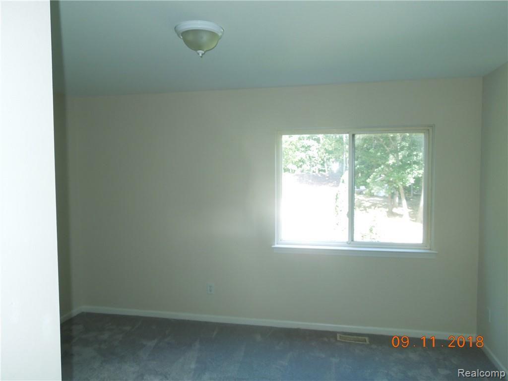 944 Oakcrest Road Howell, MI 48843 - Photo 19 of 21 Gallery Image 19