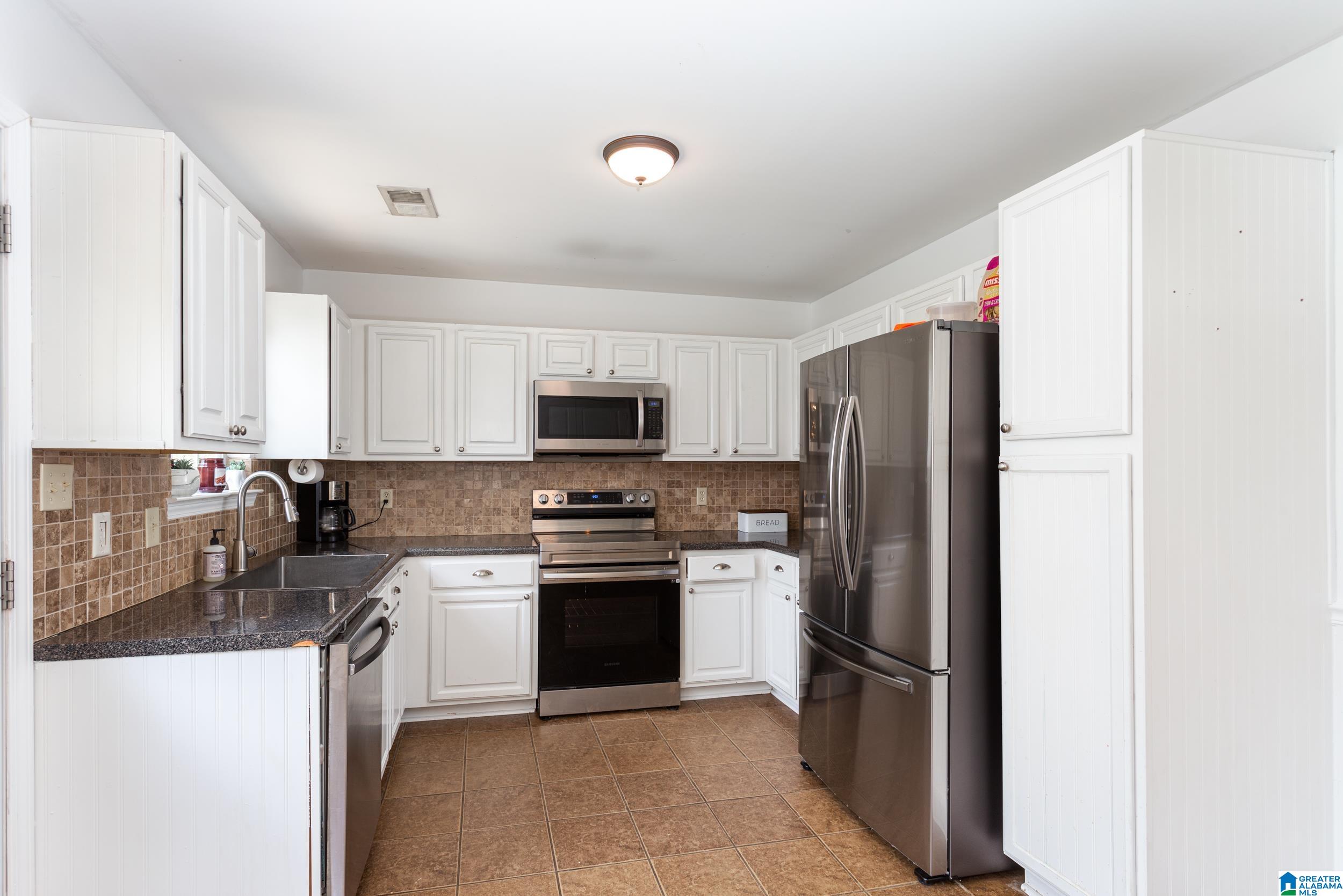 558 Whittaker Place Leeds, AL 35094 - Photo 10 of 34