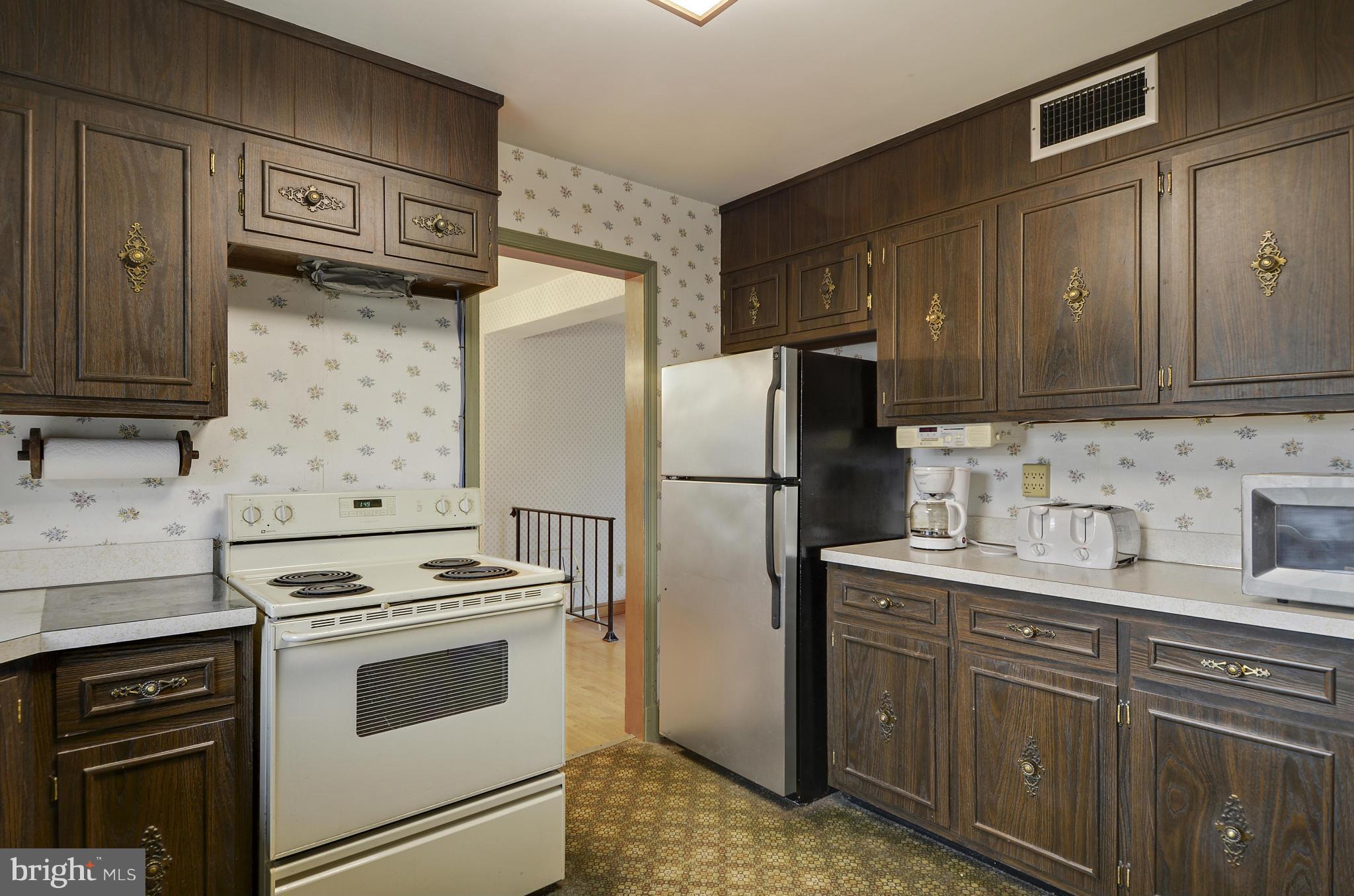 8236 Hilton Road Gaithersburg, MD 20882 - Photo 8 of 30 Kitchen