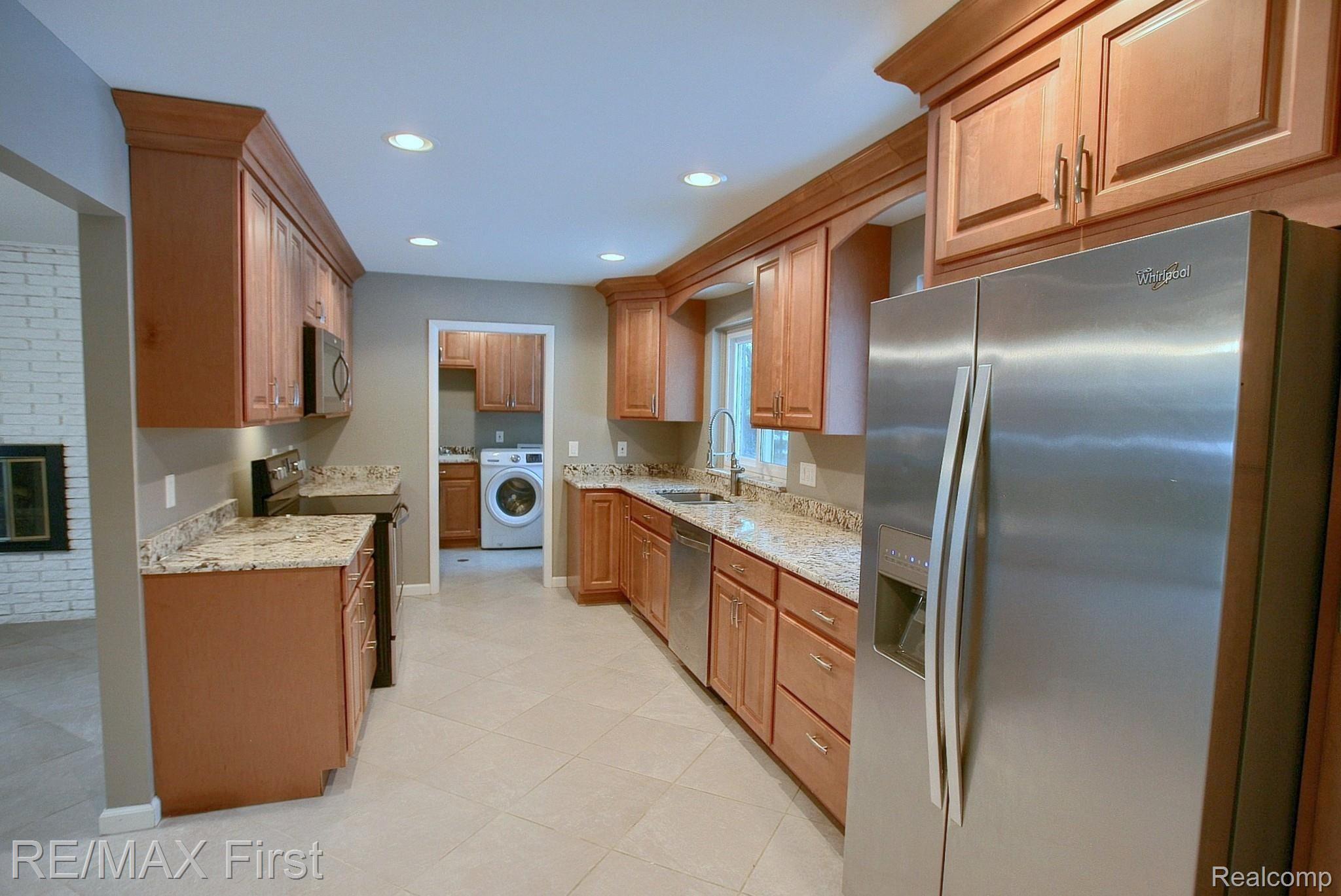 6840 Dublin Fair Road Troy, MI 48098 - Photo 10 of 29 9-Kitchen.jpg