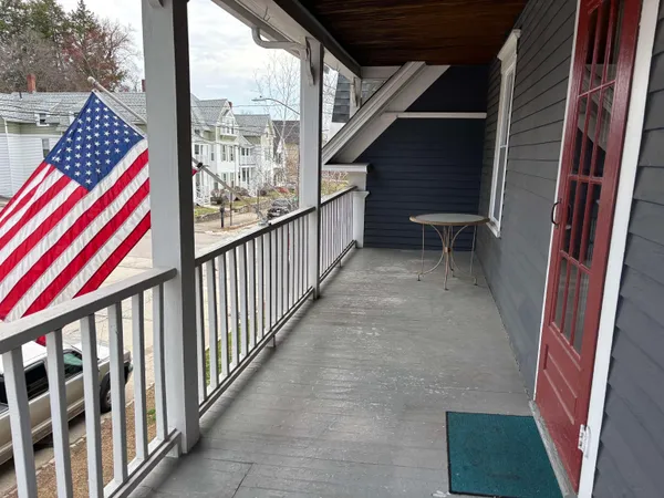 $2,300 | 92 Ashland Street, Unit 2, Manchester, NH 03104
