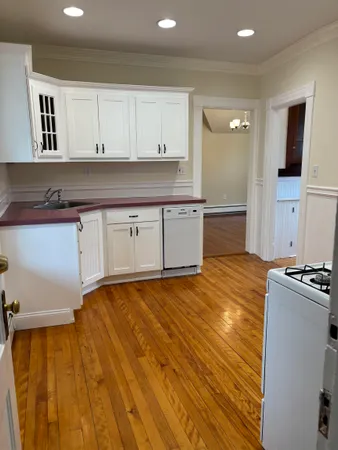 $2,300 | 92 Ashland Street, Unit 2, Manchester, NH 03104