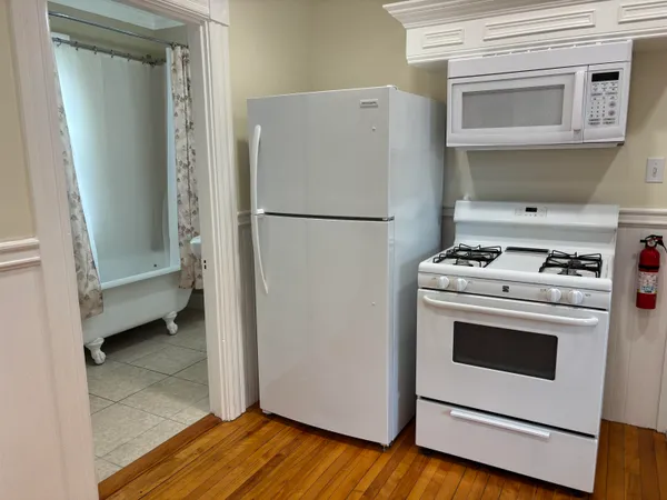$2,300 | 92 Ashland Street, Unit 2, Manchester, NH 03104