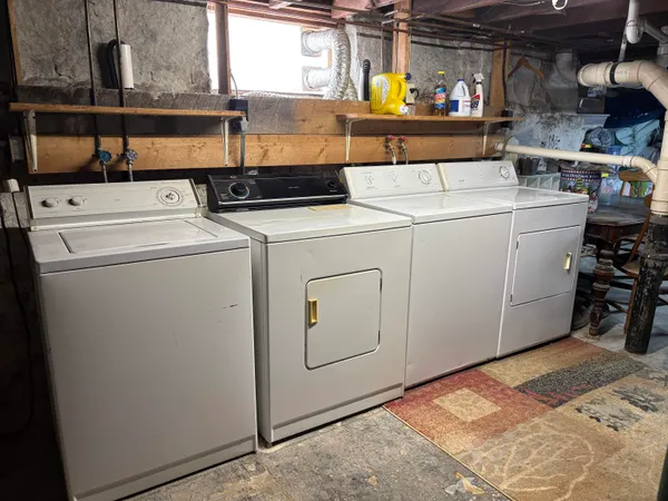 $2,300 | 92 Ashland Street, Unit 2, Manchester, NH 03104