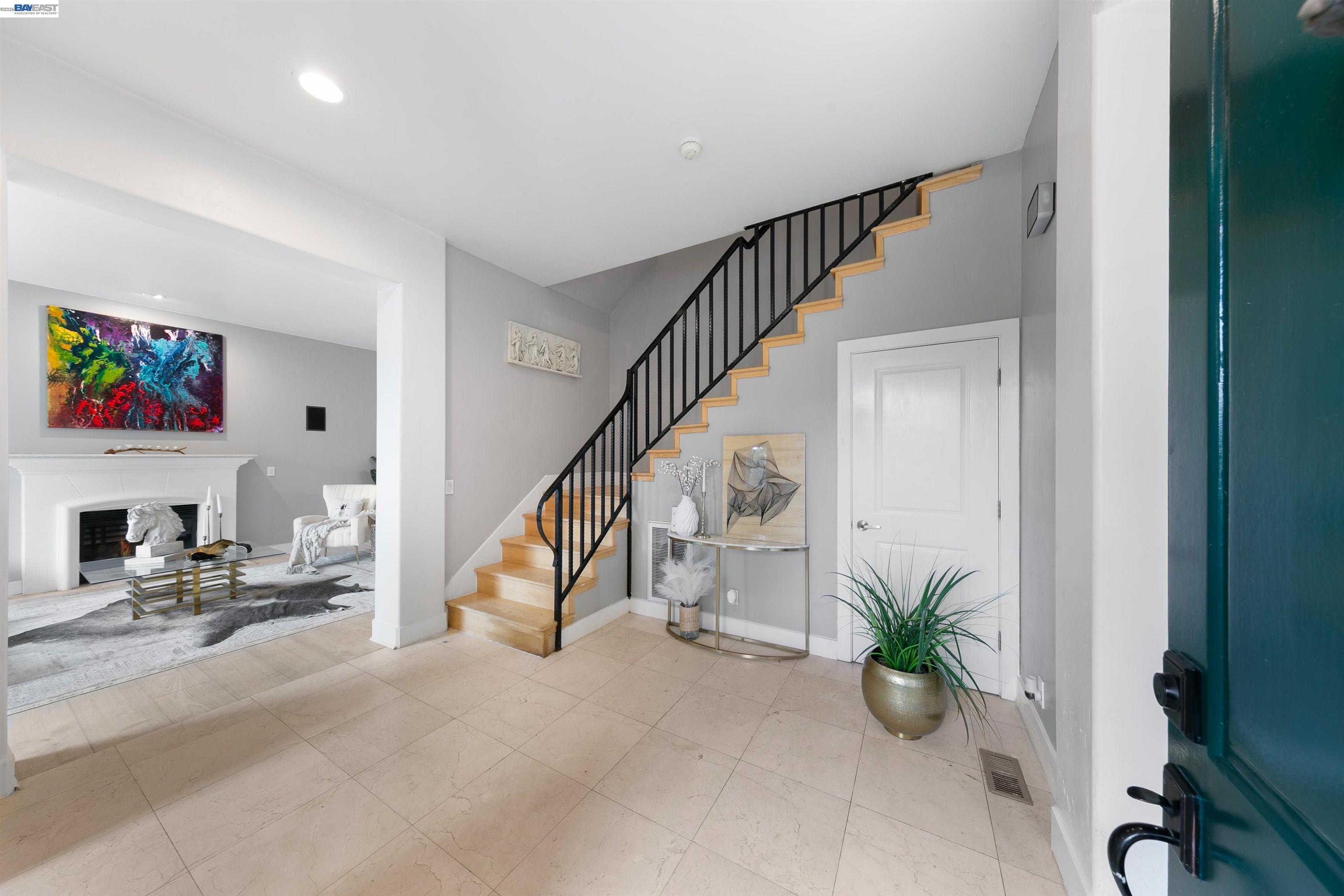 7010 Pinehaven Road Oakland, CA 94611 - Photo 6 of 29