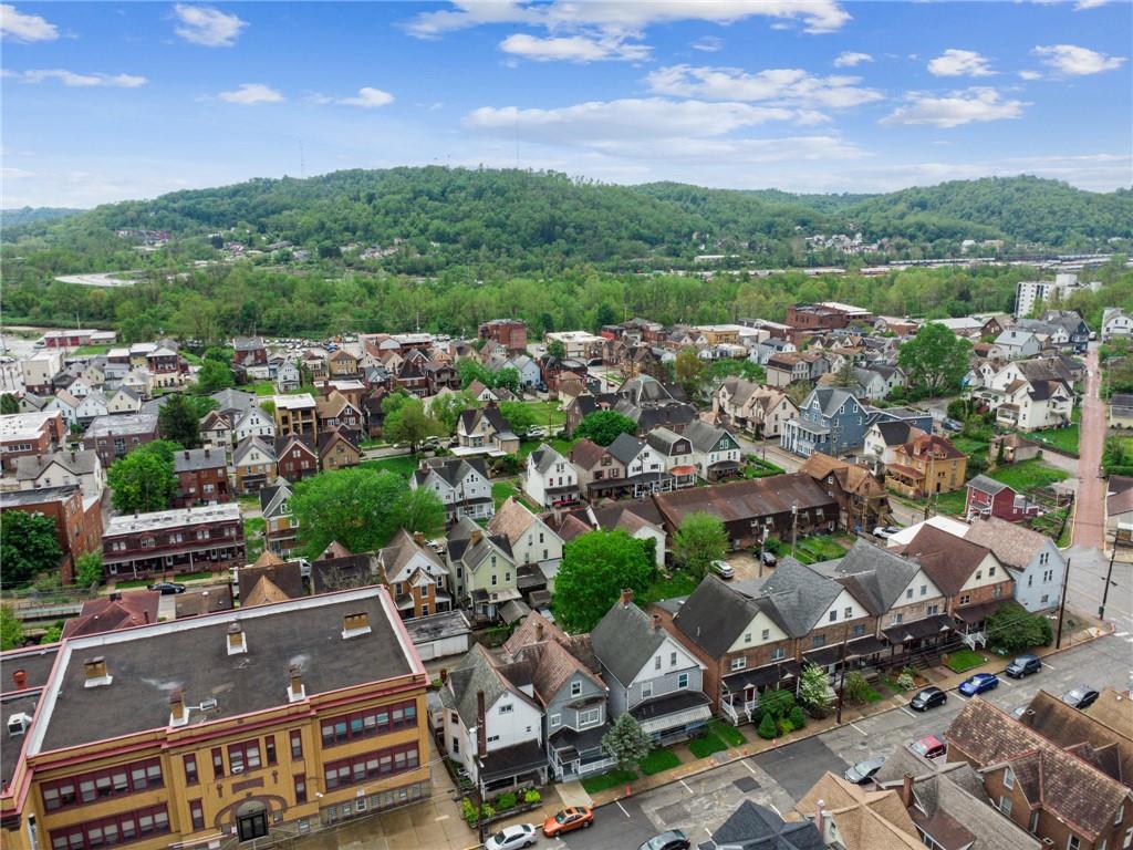 425 Agatha Street Pitcairn, PA 15140 - Photo 34 of 34 an aerial view of residential houses with outdoor space and river