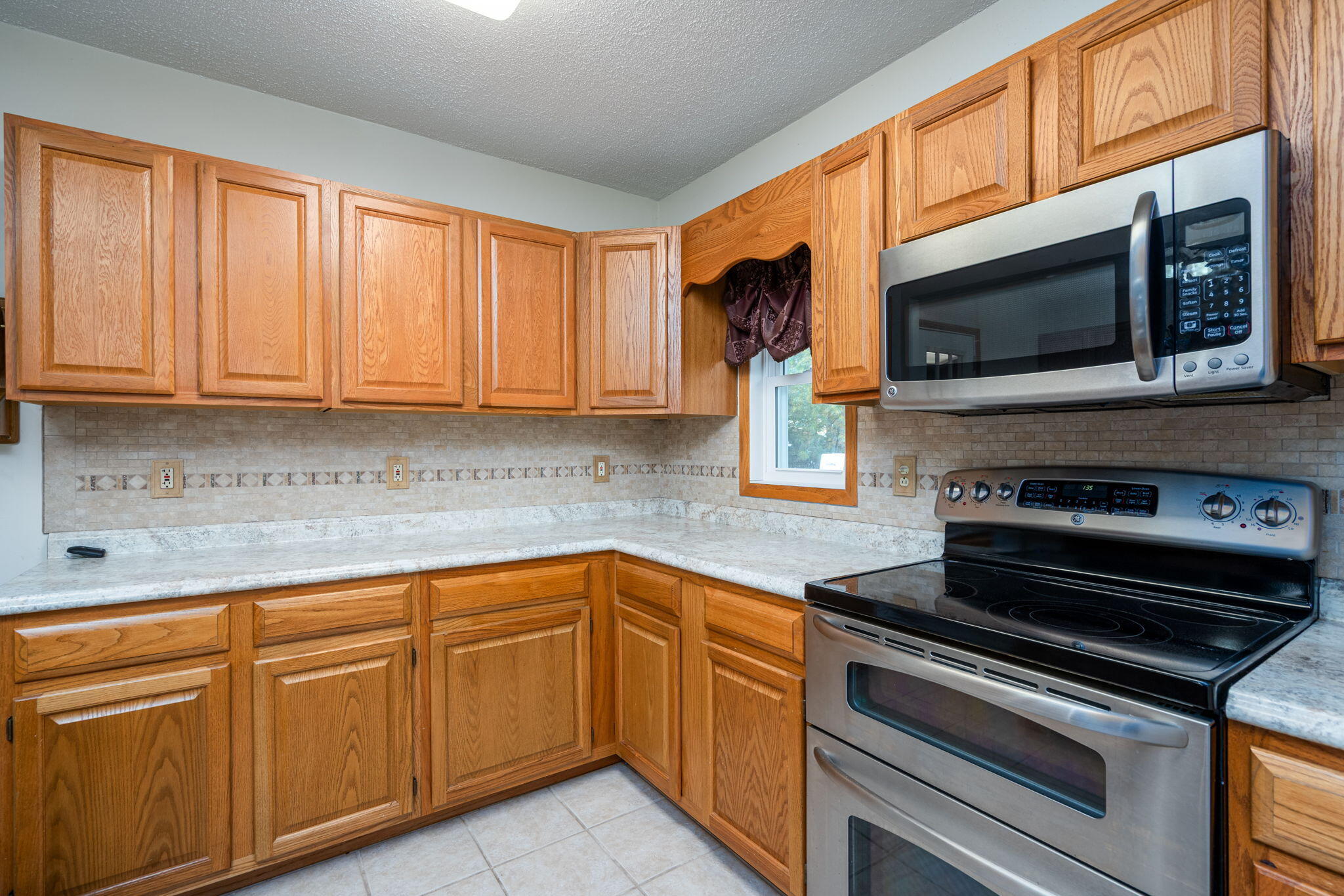921 East Willoughby Road Lansing, MI 48911 - Photo 11 of 31 19-web-or-mls-921 E. Willoughy-19