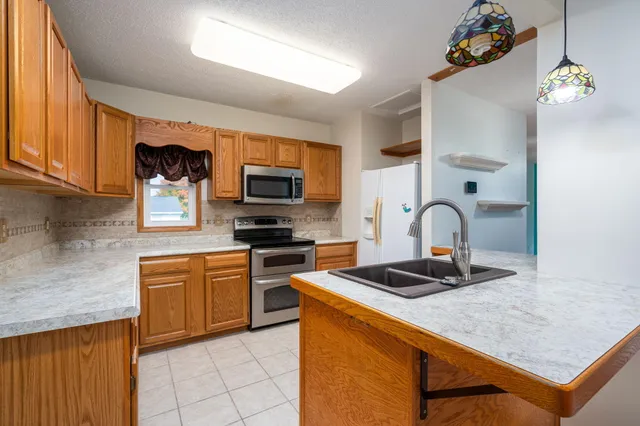 $229,900 | 921 East Willoughby Road, Lansing, MI 48911