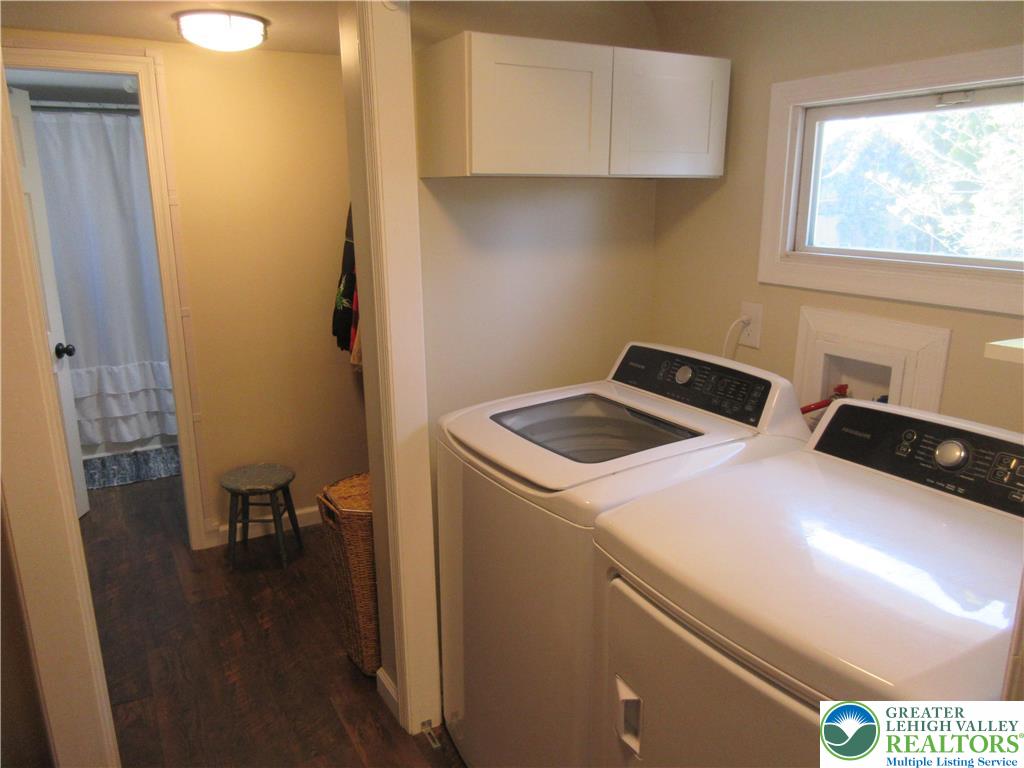 246 Poplar Street Bath, PA 18014 - Photo 15 of 20 a utility room with dryer and washer